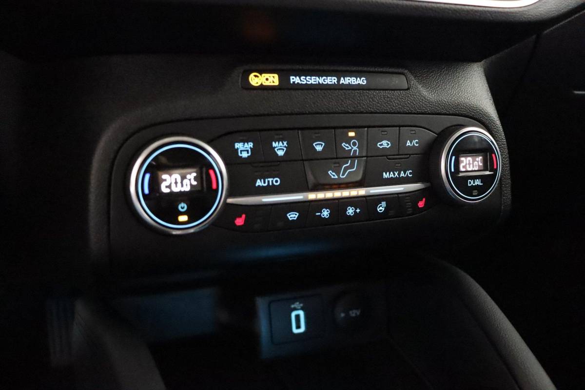 Ford Focus Ford Focus 1.0 EcoBoost Titanium Business |NAP|Automaat|Winterpack