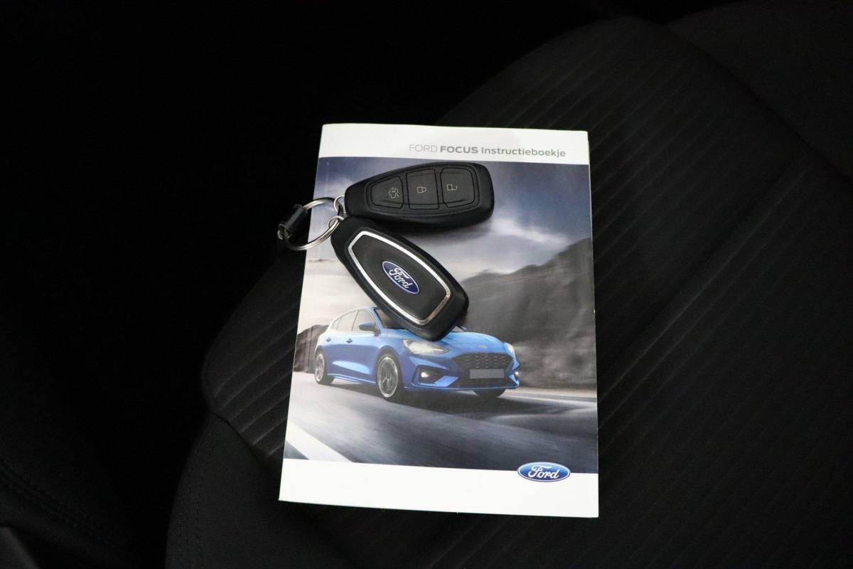 Ford Focus Ford Focus 1.0 EcoBoost Titanium Business |NAP|Automaat|Winterpack