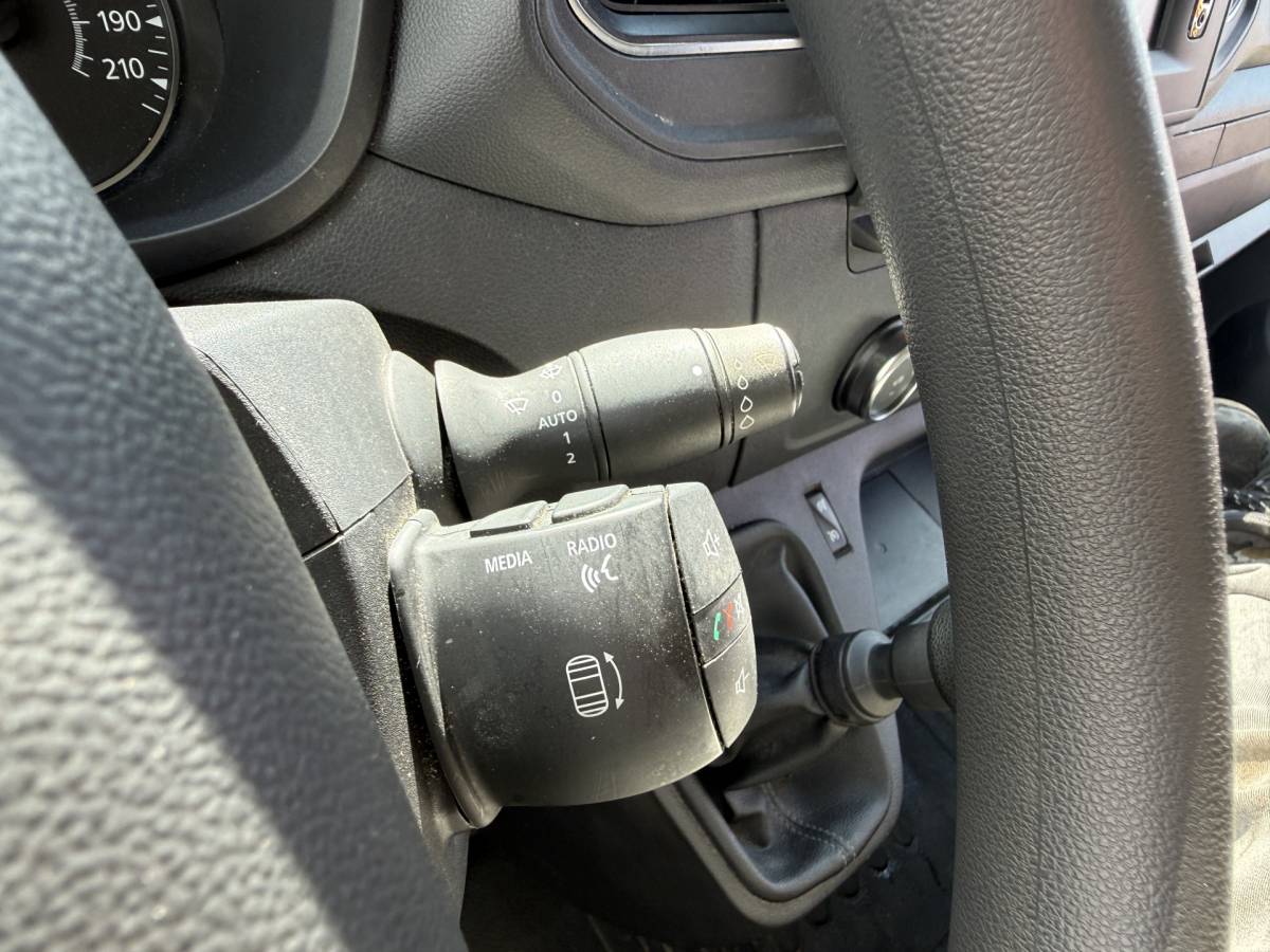 Renault Master Renault Master Plancher T35 2.3 DCi 145pk Lowliner Bakwagen Airco Cruise Control Camera Meubelbak Foodtruck
