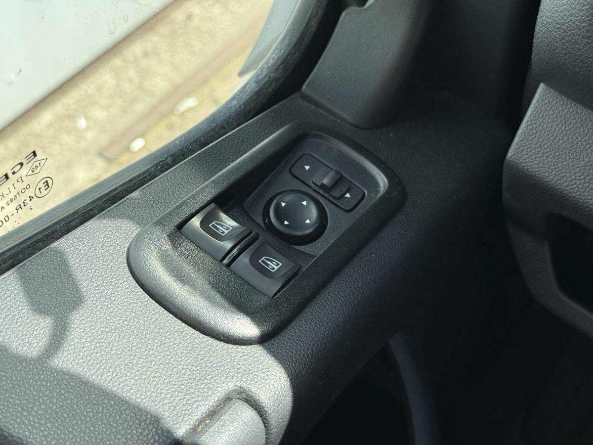 Renault Master Renault Master Plancher T35 2.3 DCi 145pk Lowliner Bakwagen Airco Cruise Control Camera Meubelbak Foodtruck