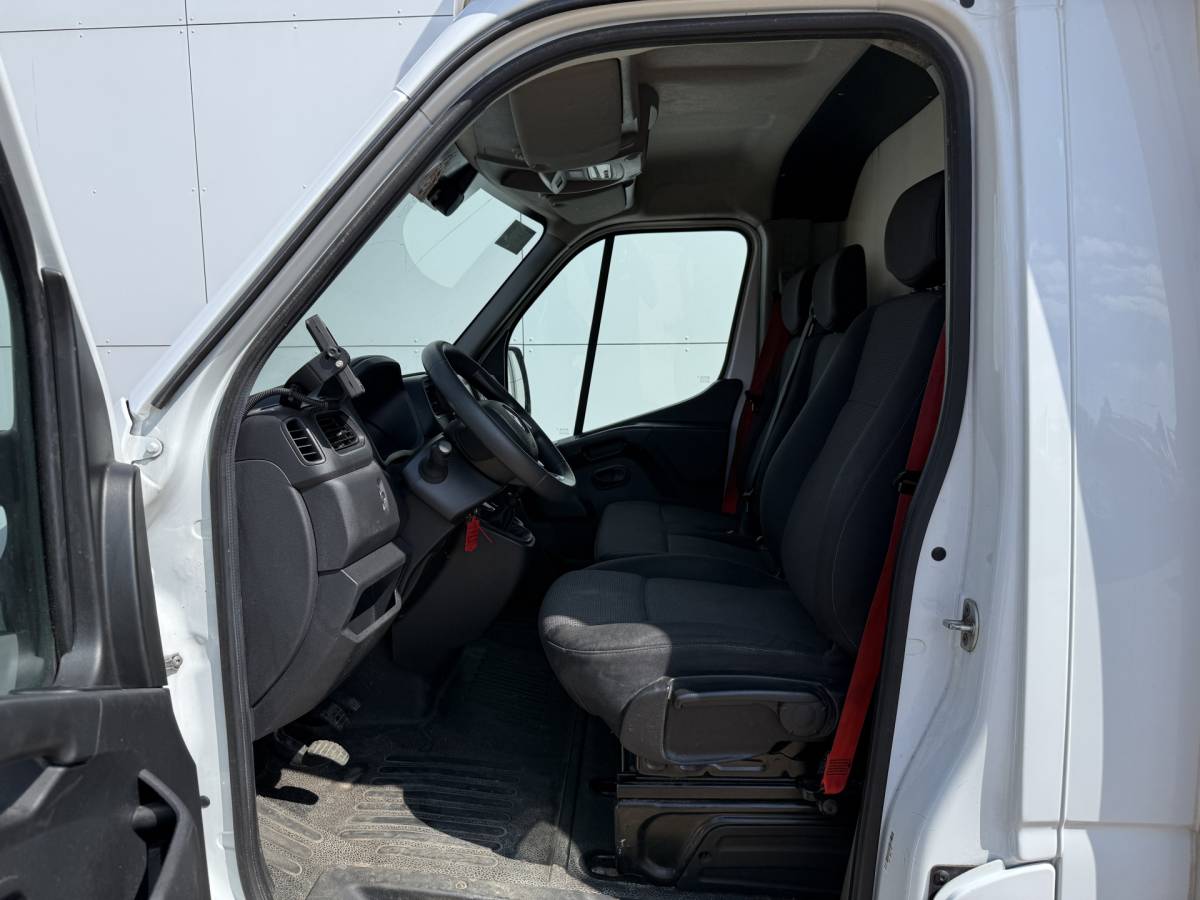 Renault Master Renault Master Plancher T35 2.3 DCi 145pk Lowliner Bakwagen Airco Cruise Control Camera Meubelbak Foodtruck