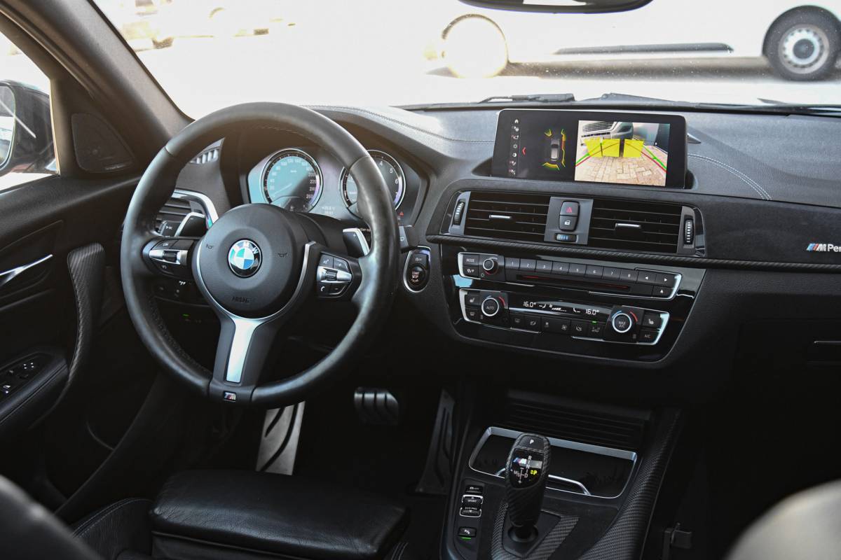 BMW 1 Serie BMW 1-serie M140i High Executive, LCI2, Pano, Carbon, H.Kardon, Camera, Leder!