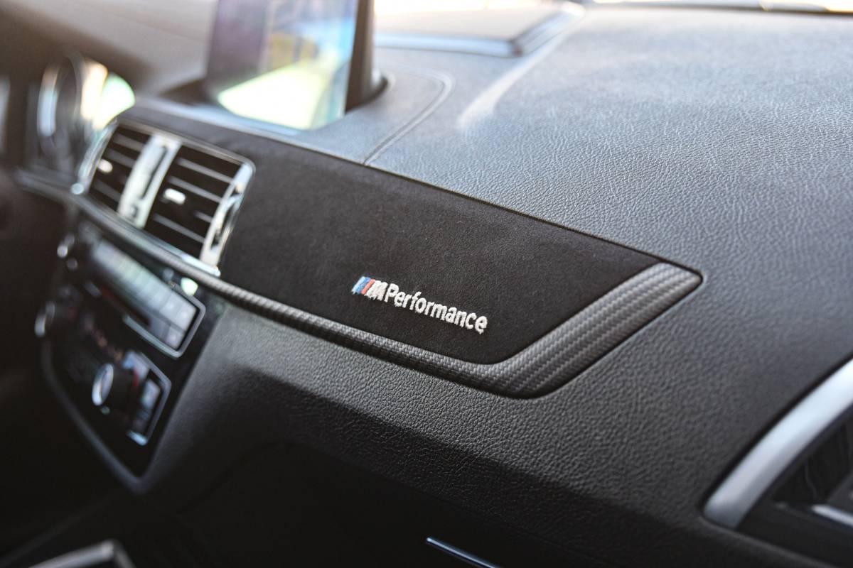 BMW 1 Serie BMW 1-serie M140i High Executive, LCI2, Pano, Carbon, H.Kardon, Camera, Leder!