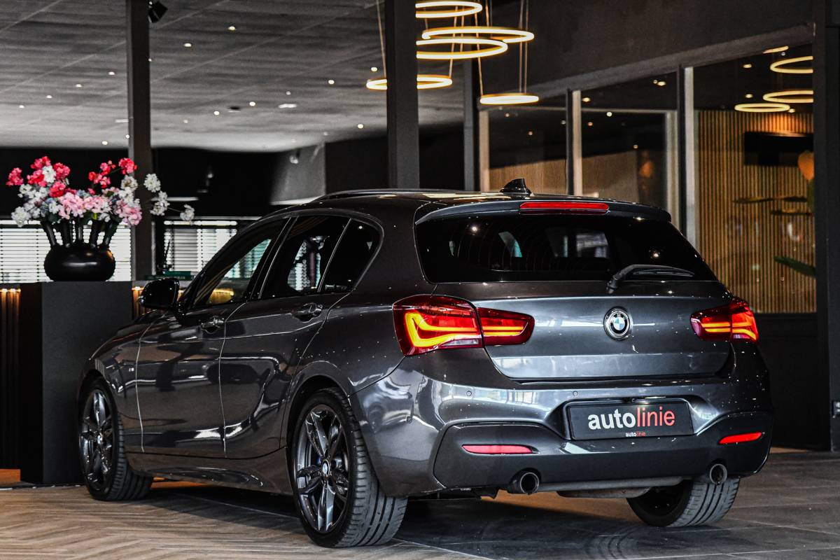 BMW 1 Serie BMW 1-serie M140i High Executive, LCI2, Pano, Carbon, H.Kardon, Camera, Leder!