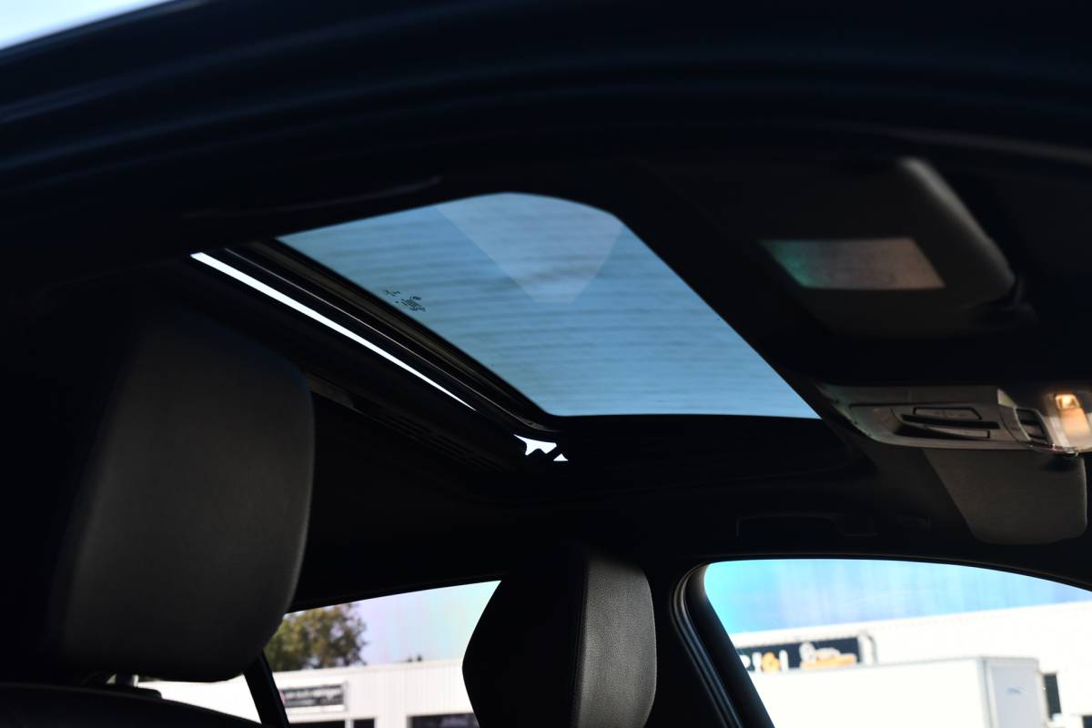 BMW 1 Serie BMW 1-serie M140i High Executive, LCI2, Pano, Carbon, H.Kardon, Camera, Leder!