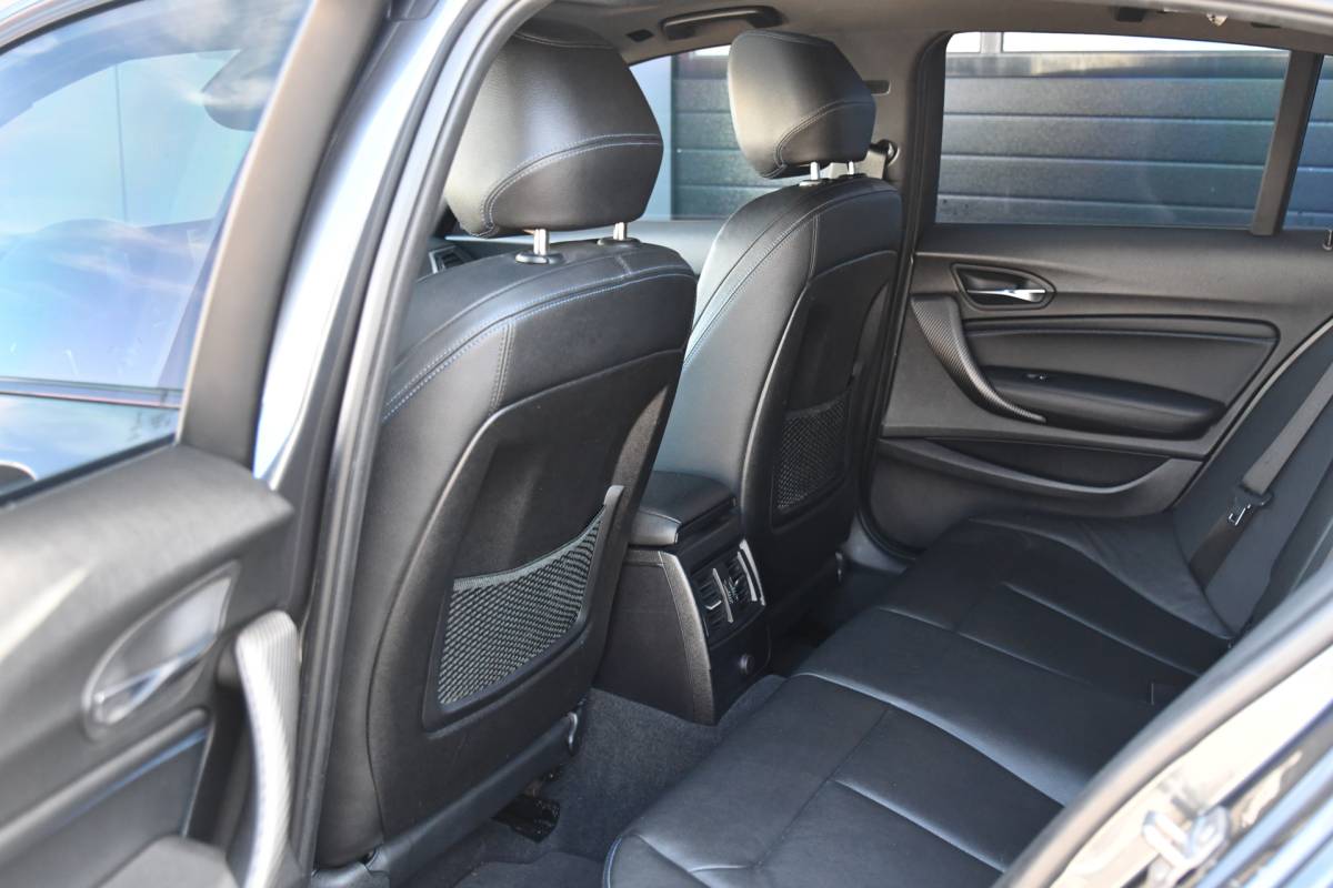 BMW 1 Serie BMW 1-serie M140i High Executive, LCI2, Pano, Carbon, H.Kardon, Camera, Leder!
