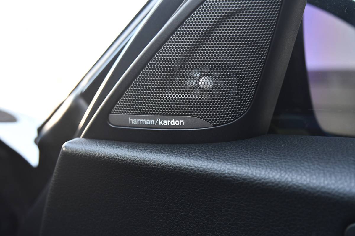 BMW 1 Serie BMW 1-serie M140i High Executive, LCI2, Pano, Carbon, H.Kardon, Camera, Leder!