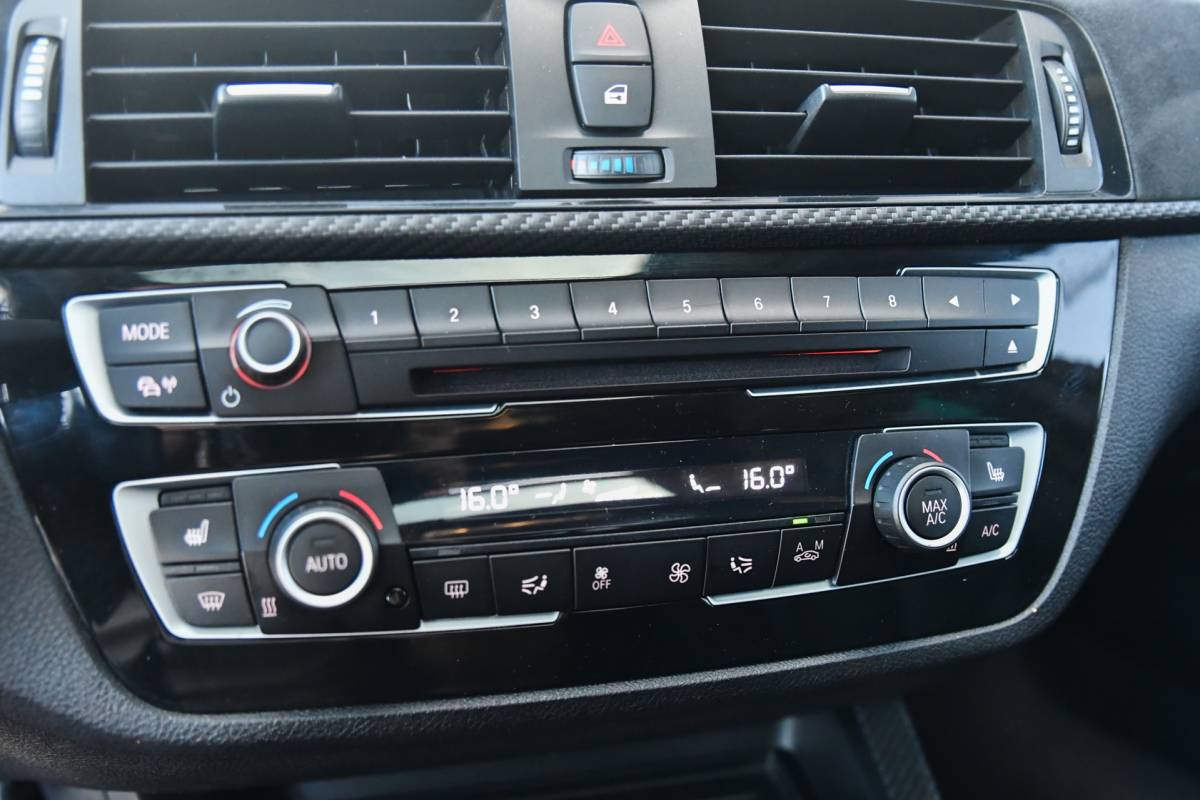 BMW 1 Serie BMW 1-serie M140i High Executive, LCI2, Pano, Carbon, H.Kardon, Camera, Leder!