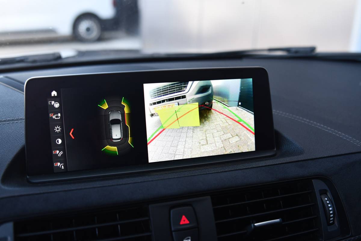 BMW 1 Serie BMW 1-serie M140i High Executive, LCI2, Pano, Carbon, H.Kardon, Camera, Leder!
