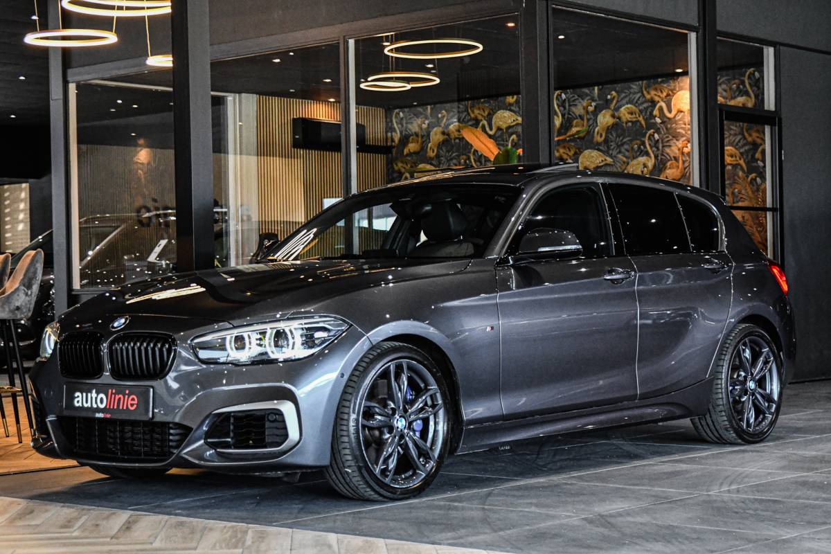 BMW 1 Serie BMW 1-serie M140i High Executive, LCI2, Pano, Carbon, H.Kardon, Camera, Leder!
