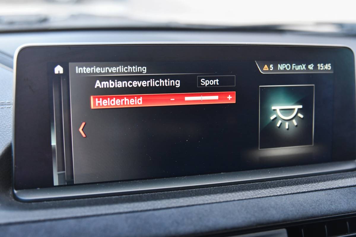 BMW 1 Serie BMW 1-serie M140i High Executive, LCI2, Pano, Carbon, H.Kardon, Camera, Leder!