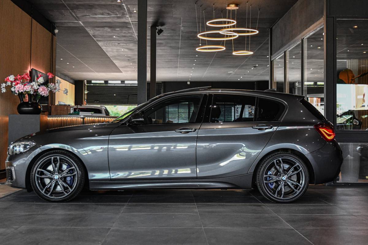 BMW 1 Serie BMW 1-serie M140i High Executive, LCI2, Pano, Carbon, H.Kardon, Camera, Leder!