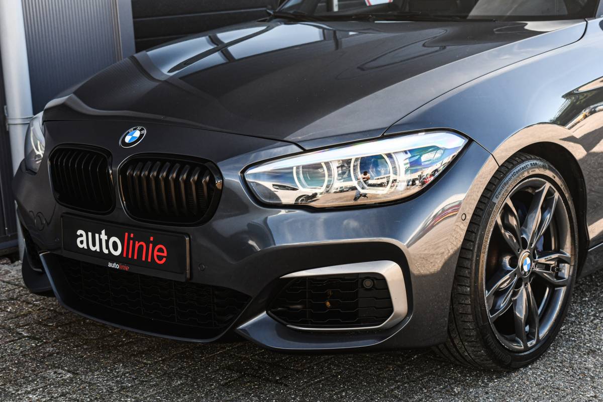 BMW 1 Serie BMW 1-serie M140i High Executive, LCI2, Pano, Carbon, H.Kardon, Camera, Leder!