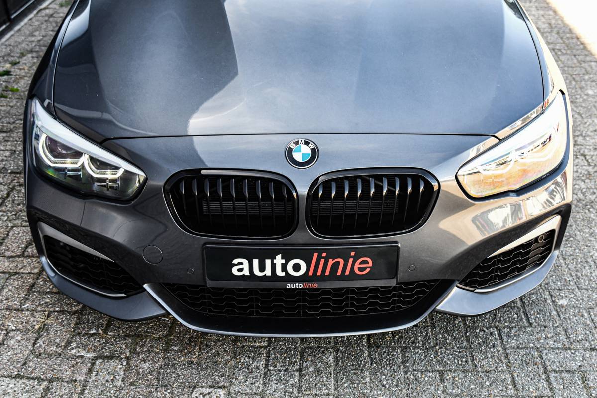 BMW 1 Serie BMW 1-serie M140i High Executive, LCI2, Pano, Carbon, H.Kardon, Camera, Leder!