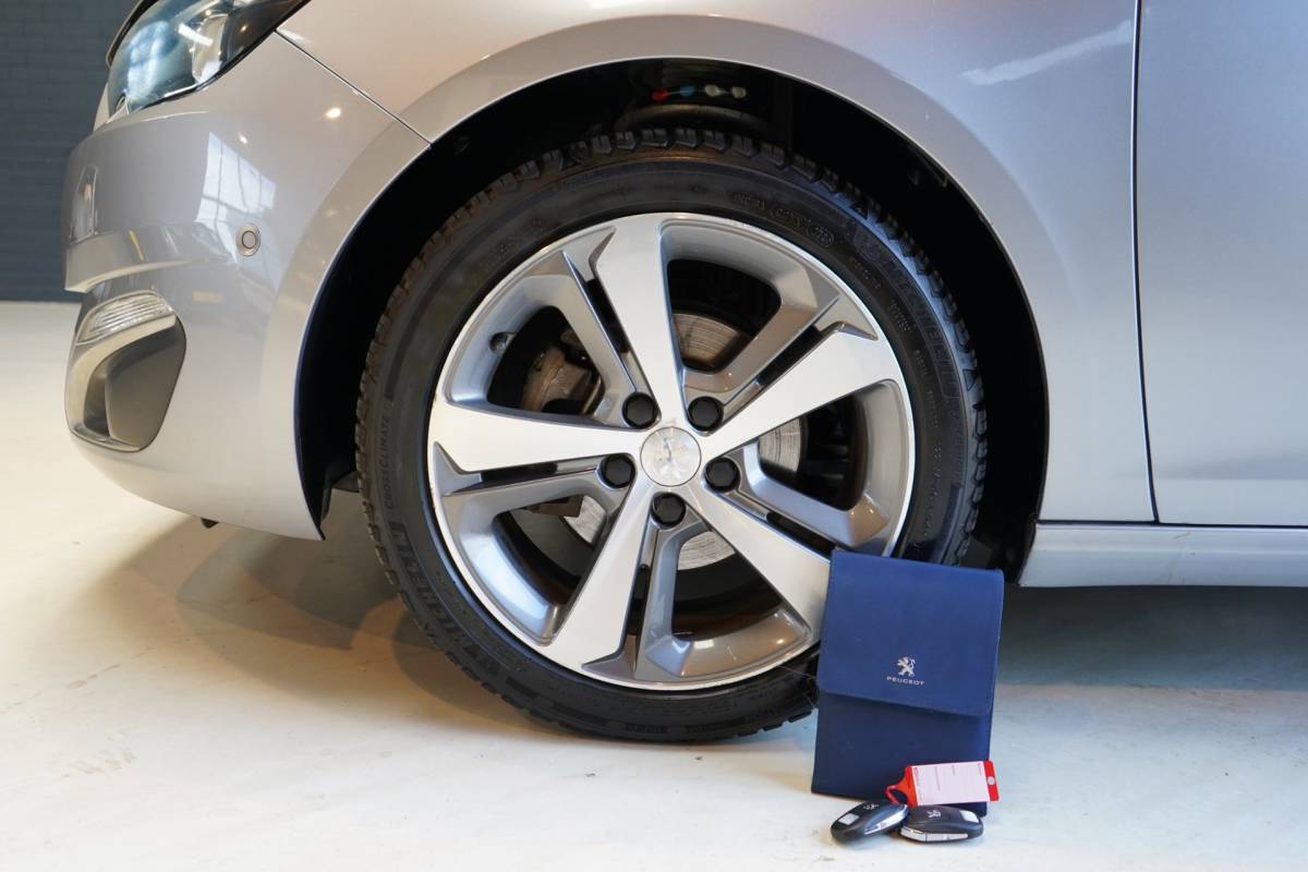 Peugeot 308 Peugeot 308 1.2 PureTech GT-line | ACHTERUITRIJC. | CRUISE | AIRCO | PANODAK | PDC | NAVI | APK