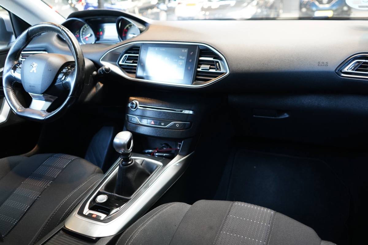 Peugeot 308 Peugeot 308 1.2 PureTech GT-line | ACHTERUITRIJC. | CRUISE | AIRCO | PANODAK | PDC | NAVI | APK