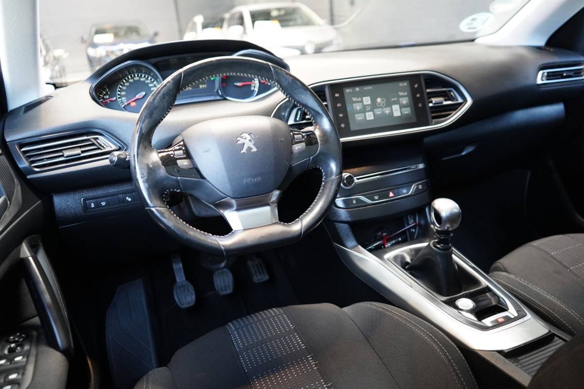 Peugeot 308 Peugeot 308 1.2 PureTech GT-line | ACHTERUITRIJC. | CRUISE | AIRCO | PANODAK | PDC | NAVI | APK