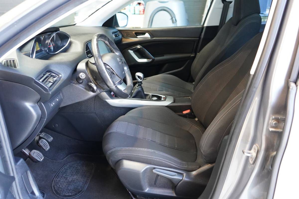 Peugeot 308 Peugeot 308 1.2 PureTech GT-line | ACHTERUITRIJC. | CRUISE | AIRCO | PANODAK | PDC | NAVI | APK