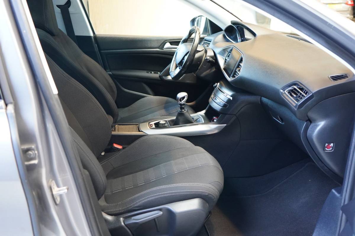 Peugeot 308 Peugeot 308 1.2 PureTech GT-line | ACHTERUITRIJC. | CRUISE | AIRCO | PANODAK | PDC | NAVI | APK