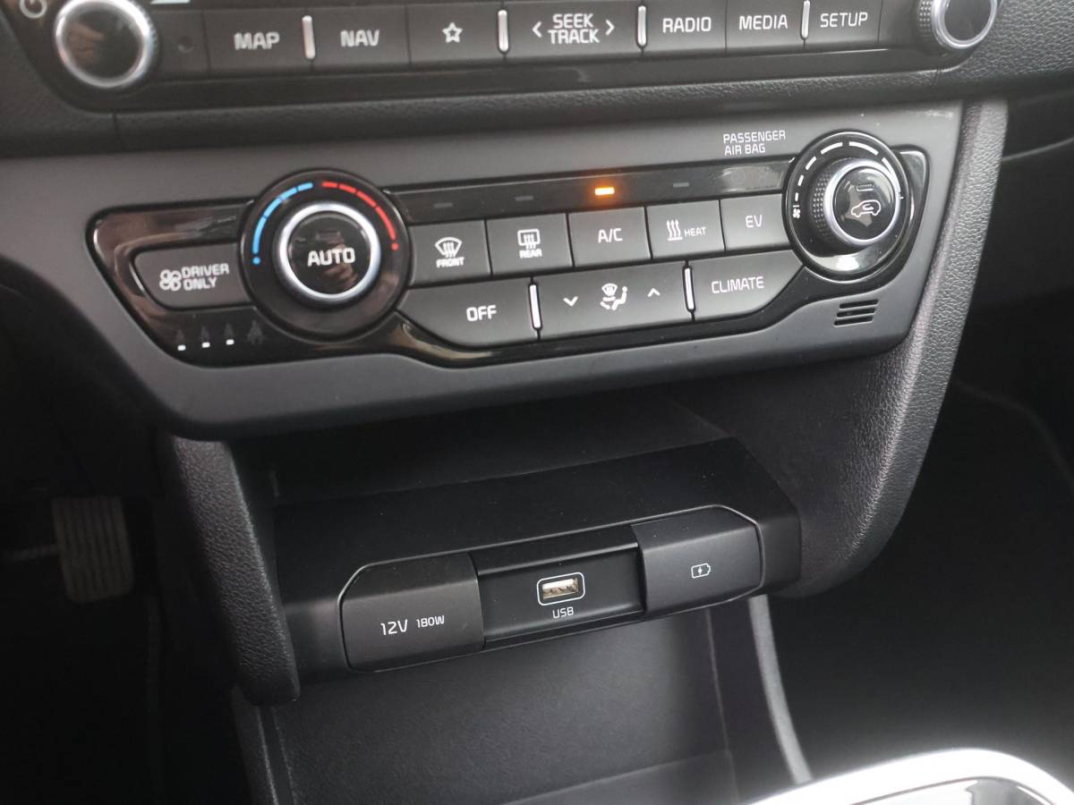 Kia e-Niro Kia e-Niro DynamicPlusLine 64 kWh TREKH|SCHUIFDAK|SOH96.1|STOELVERW|ACC|CAMERA|LED|ORG.NL