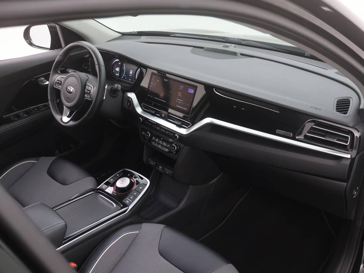 Kia e-Niro Kia e-Niro DynamicPlusLine 64 kWh TREKH|SCHUIFDAK|SOH96.1|STOELVERW|ACC|CAMERA|LED|ORG.NL