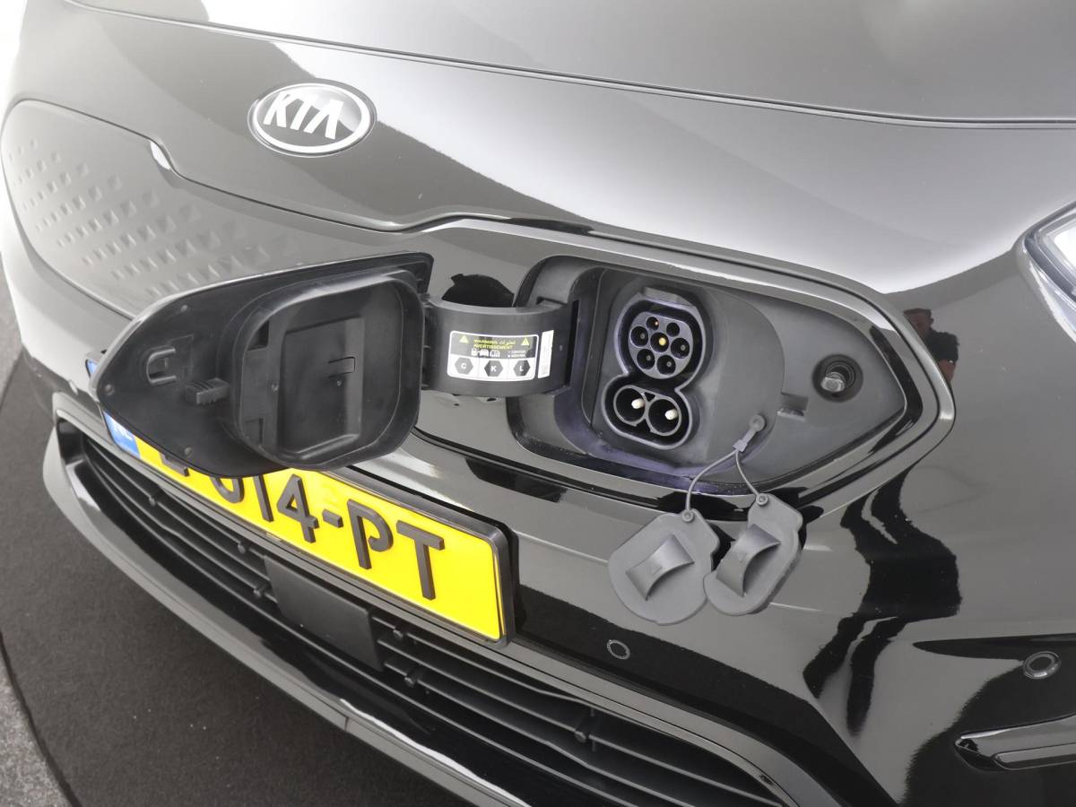 Kia e-Niro Kia e-Niro DynamicPlusLine 64 kWh TREKH|SCHUIFDAK|SOH96.1|STOELVERW|ACC|CAMERA|LED|ORG.NL