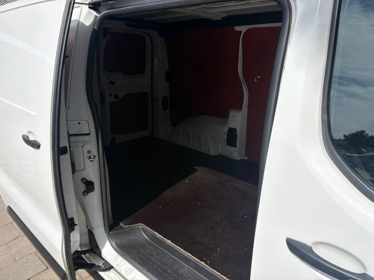 Opel Vivaro Opel Vivaro 2.0 CDTI L2H1 Edition|144PK|airco|cruise|apple carplay|trekhaak|parkeersensoren achter|EURO6|DAB+|elektrisch pakket