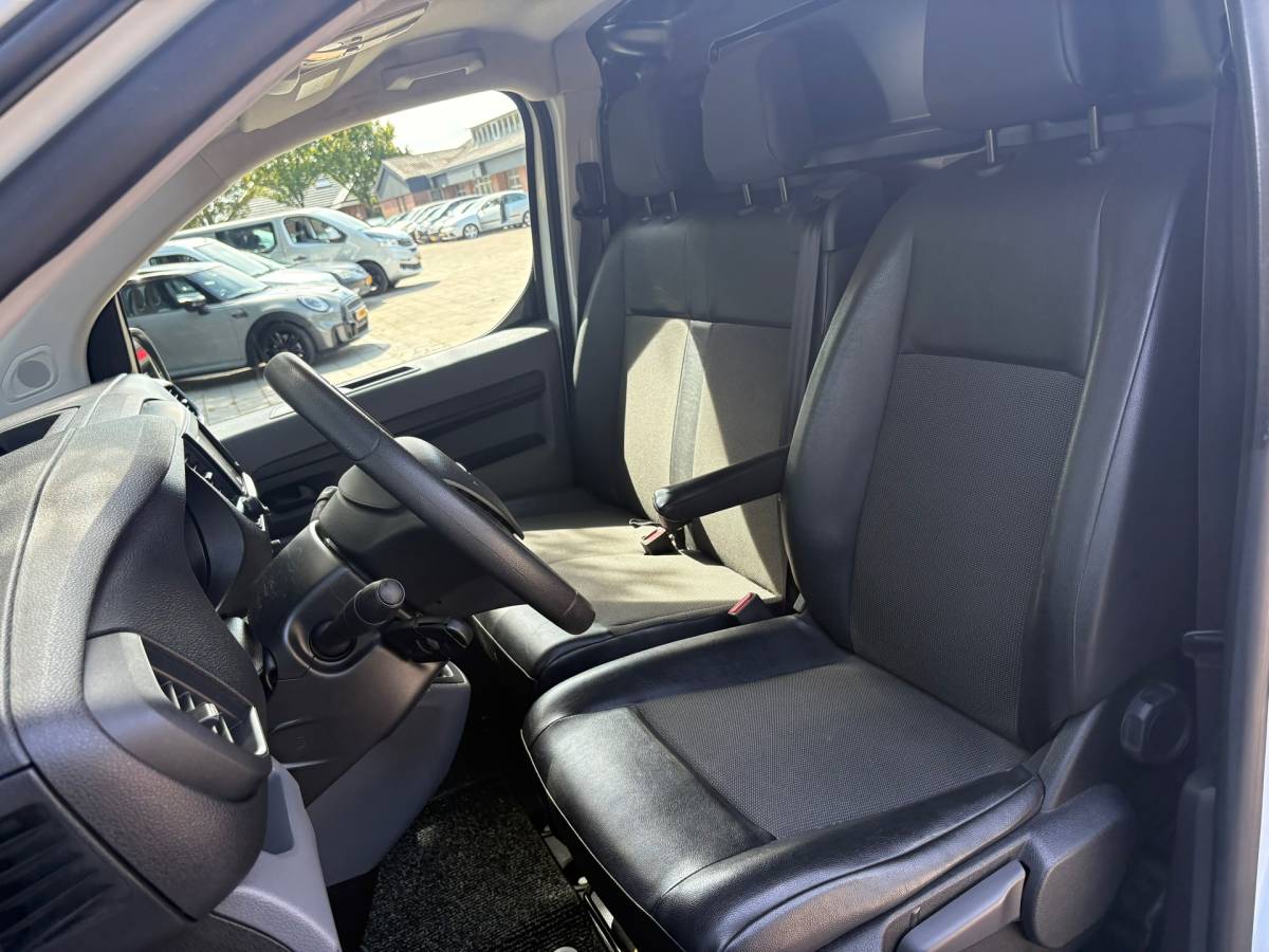 Opel Vivaro Opel Vivaro 2.0 CDTI L2H1 Edition|144PK|airco|cruise|apple carplay|trekhaak|parkeersensoren achter|EURO6|DAB+|elektrisch pakket