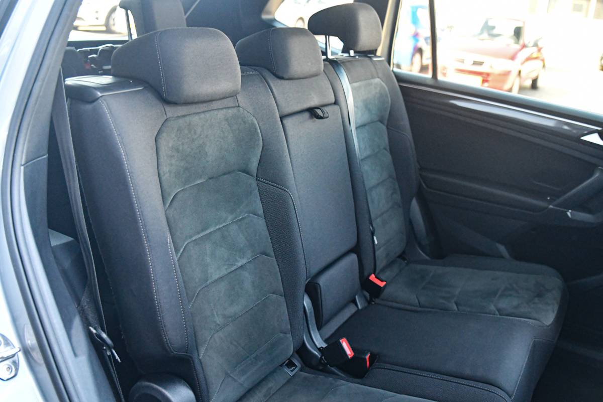 Volkswagen Tiguan Allspace Volkswagen Tiguan Allspace 1.5 TSI R-Line, 7 persoons, Pano, Massage, Dynaudio, ACC, Camera, Dodehoek, Virtual, Trekhaak!