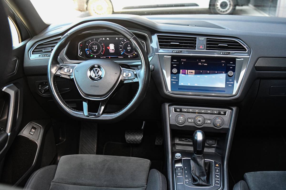 Volkswagen Tiguan Allspace Volkswagen Tiguan Allspace 1.5 TSI R-Line, 7 persoons, Pano, Massage, Dynaudio, ACC, Camera, Dodehoek, Virtual, Trekhaak!