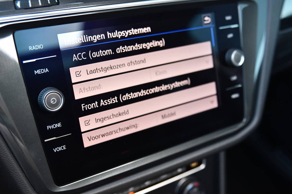 Volkswagen Tiguan Allspace Volkswagen Tiguan Allspace 1.5 TSI R-Line, 7 persoons, Pano, Massage, Dynaudio, ACC, Camera, Dodehoek, Virtual, Trekhaak!