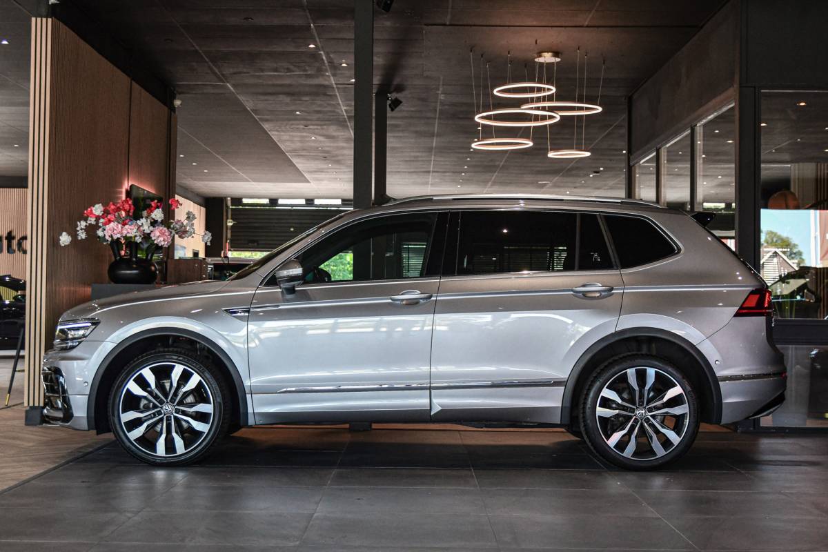 Volkswagen Tiguan Allspace Volkswagen Tiguan Allspace 1.5 TSI R-Line, 7 persoons, Pano, Massage, Dynaudio, ACC, Camera, Dodehoek, Virtual, Trekhaak!