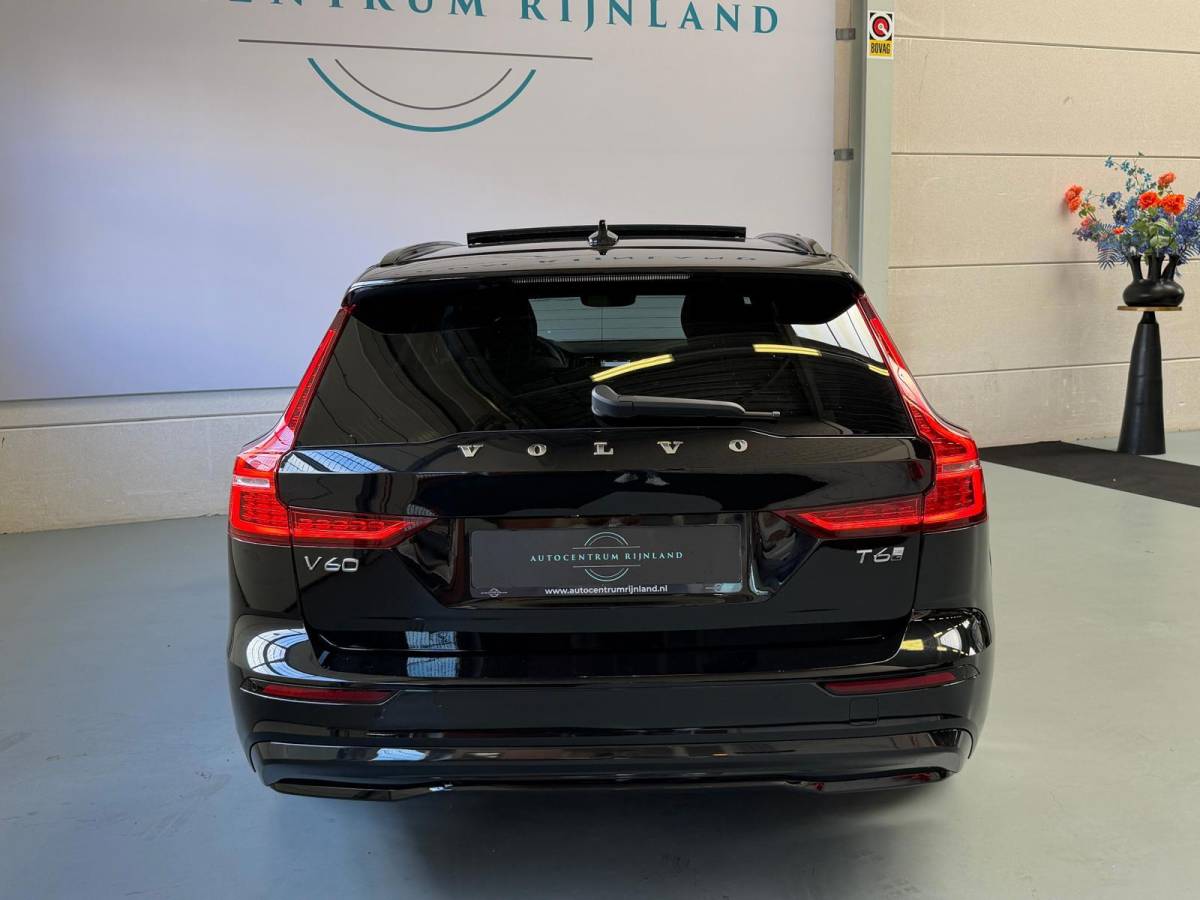 Volvo V60 Volvo V60 2.0 T6 Plug-in hybrid AWD Ultra Dark, Pano, HUD, Leer, Elektrische stoelen, stoel/Stuurverwarming, Harman kardon,