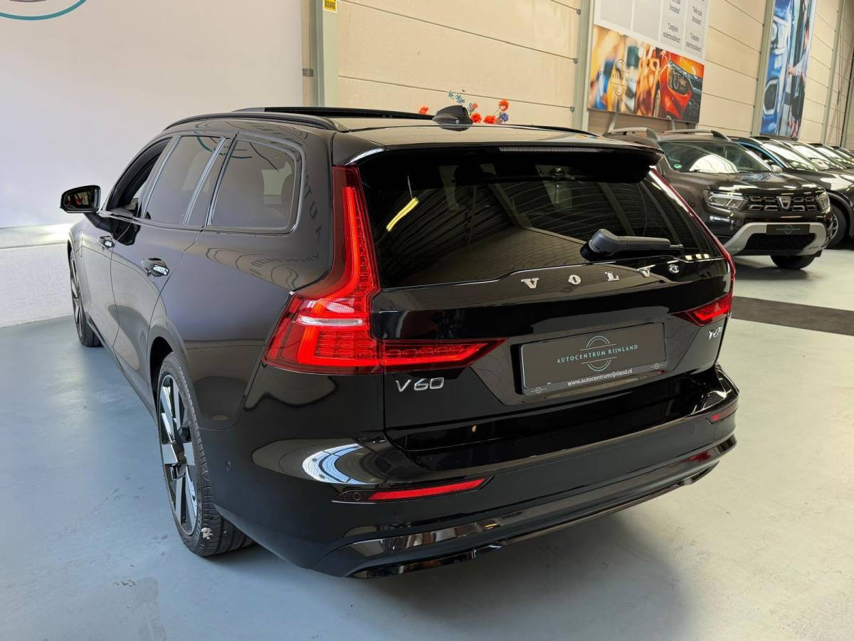 Volvo V60 Volvo V60 2.0 T6 Plug-in hybrid AWD Ultra Dark, Pano, HUD, Leer, Elektrische stoelen, stoel/Stuurverwarming, Harman kardon,