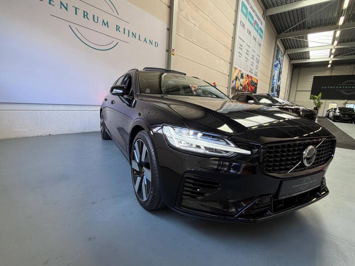 Volvo V60 Volvo V60 2.0 T6 Plug-in hybrid AWD Ultra Dark, Pano, HUD, Leer, Elektrische stoelen, stoel/Stuurverwarming, Harman kardon,