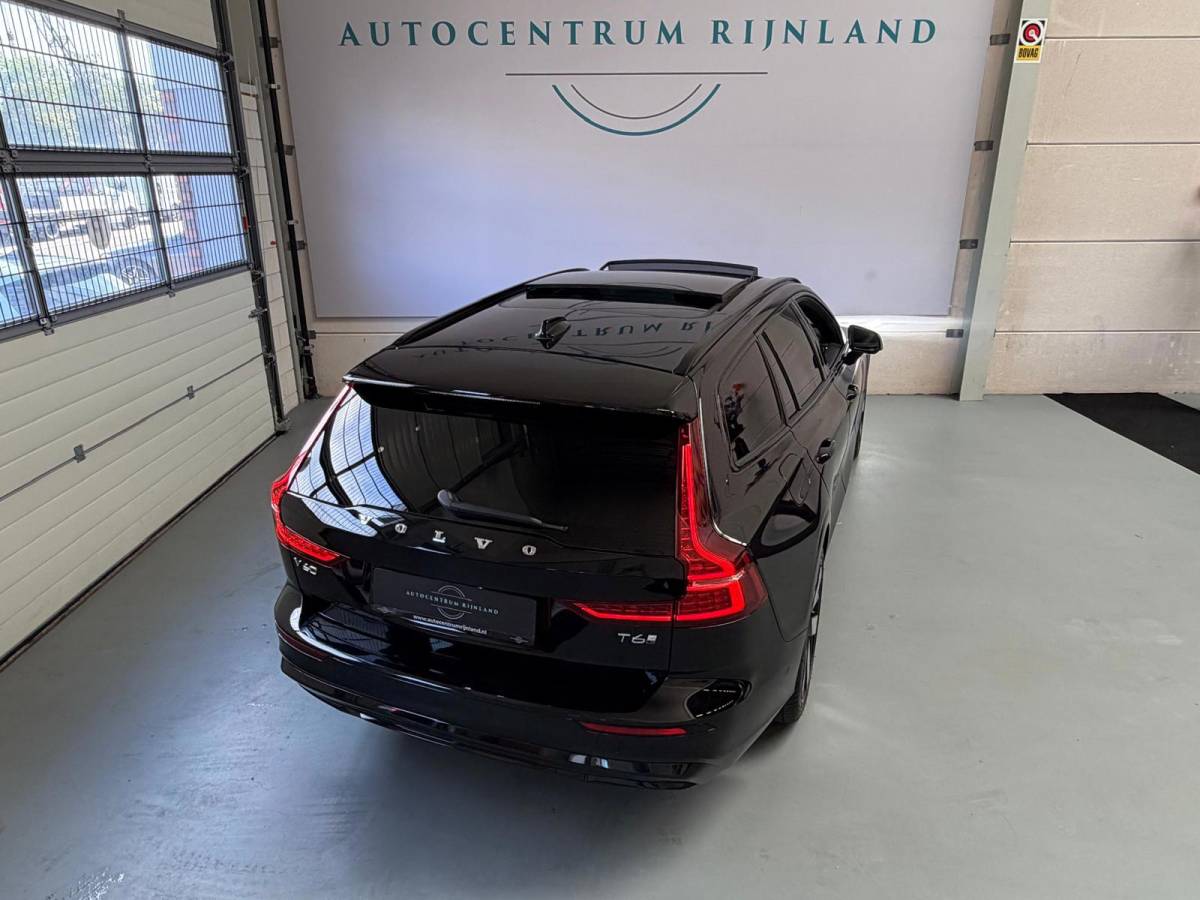 Volvo V60 Volvo V60 2.0 T6 Plug-in hybrid AWD Ultra Dark, Pano, HUD, Leer, Elektrische stoelen, stoel/Stuurverwarming, Harman kardon,