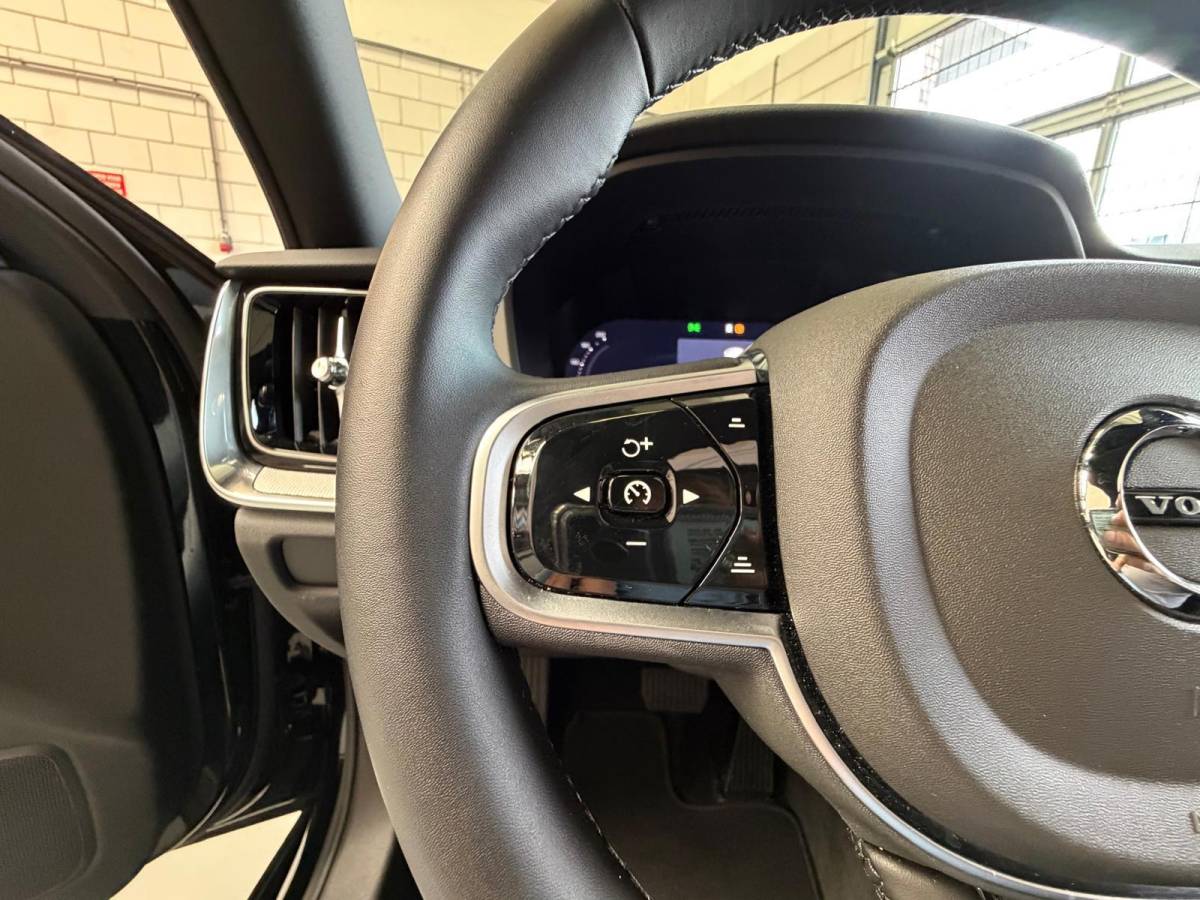 Volvo V60 Volvo V60 2.0 T6 Plug-in hybrid AWD Ultra Dark, Pano, HUD, Leer, Elektrische stoelen, stoel/Stuurverwarming, Harman kardon,