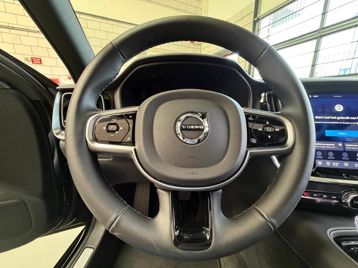 Volvo V60 Volvo V60 2.0 T6 Plug-in hybrid AWD Ultra Dark, Pano, HUD, Leer, Elektrische stoelen, stoel/Stuurverwarming, Harman kardon,