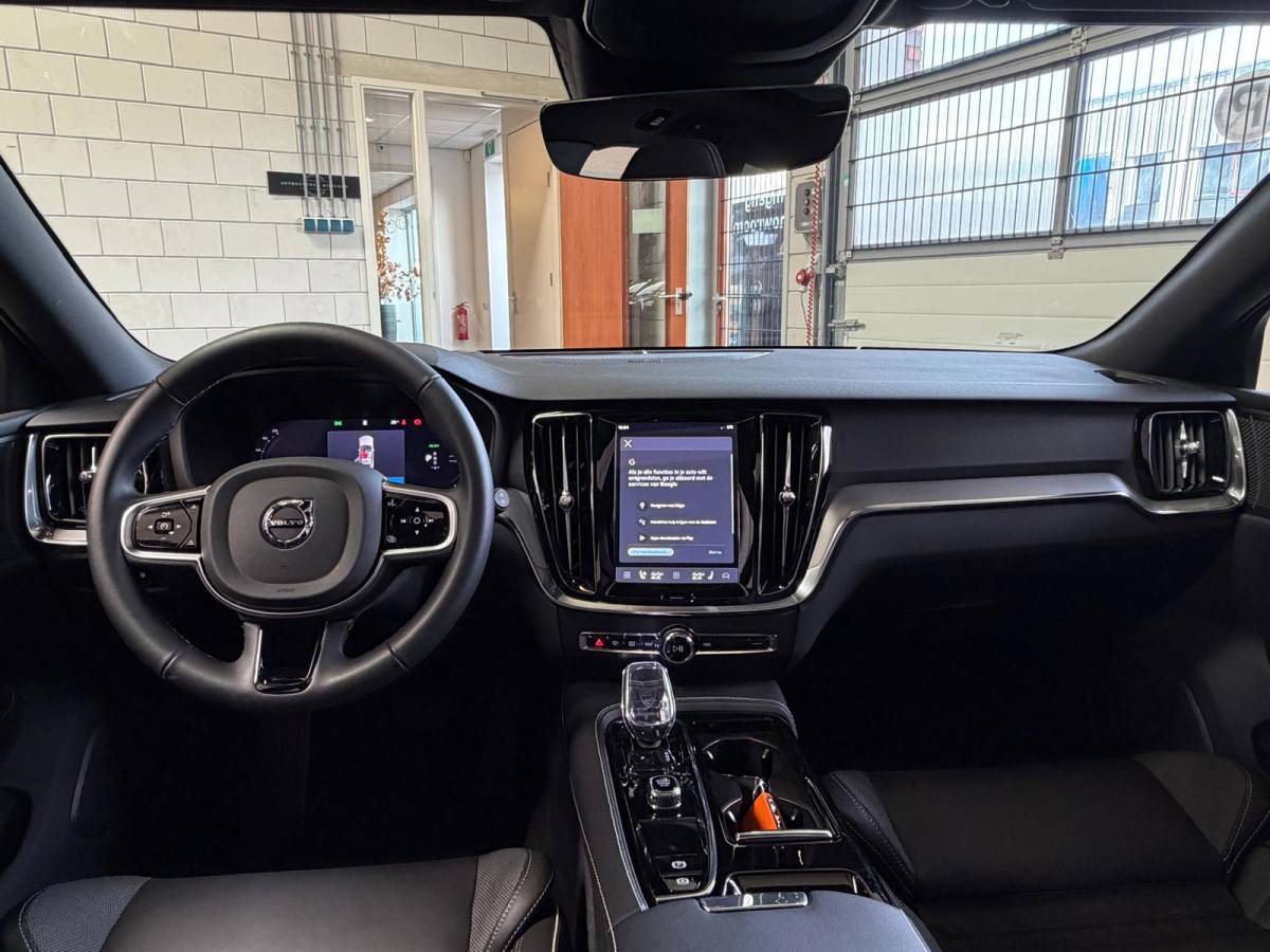 Volvo V60 Volvo V60 2.0 T6 Plug-in hybrid AWD Ultra Dark, Pano, HUD, Leer, Elektrische stoelen, stoel/Stuurverwarming, Harman kardon,