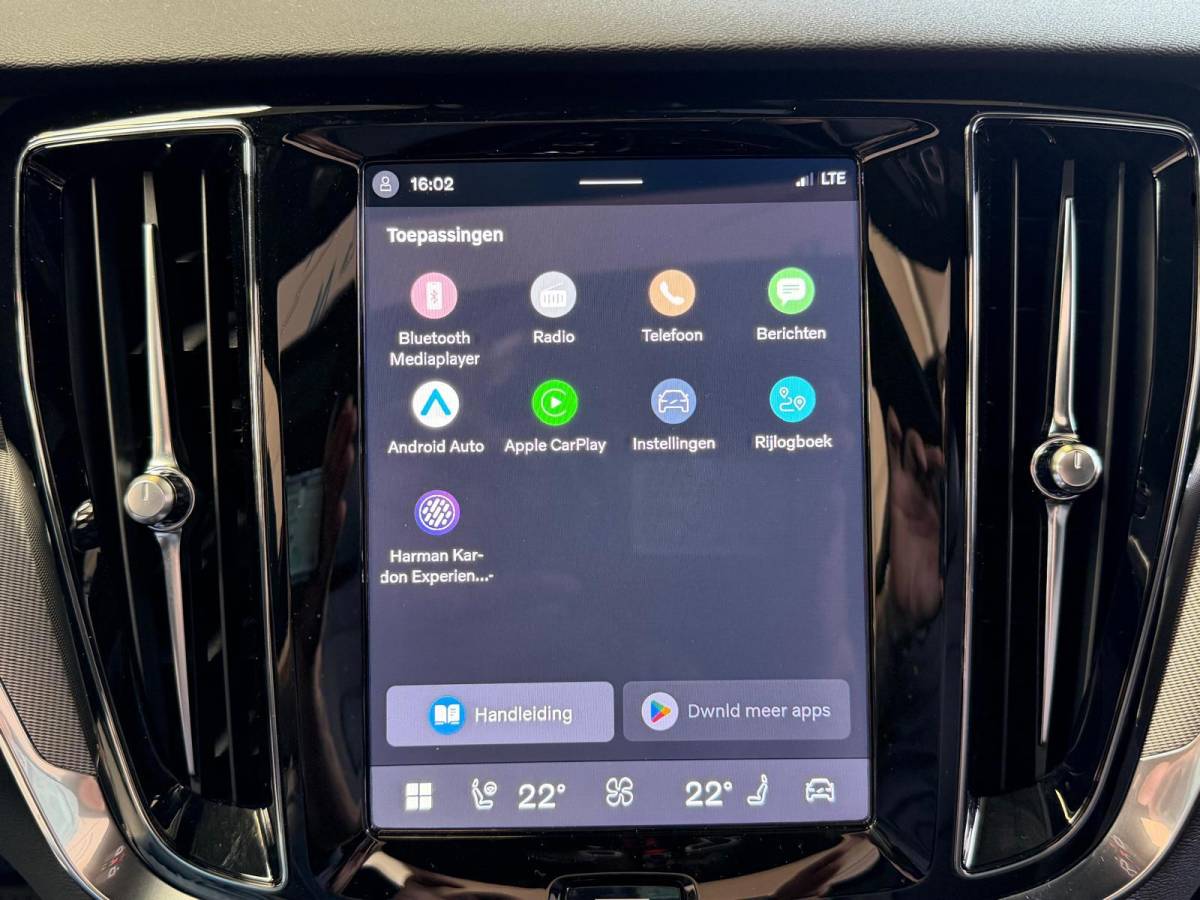 Volvo V60 Volvo V60 2.0 T6 Plug-in hybrid AWD Ultra Dark, Pano, HUD, Leer, Elektrische stoelen, stoel/Stuurverwarming, Harman kardon,