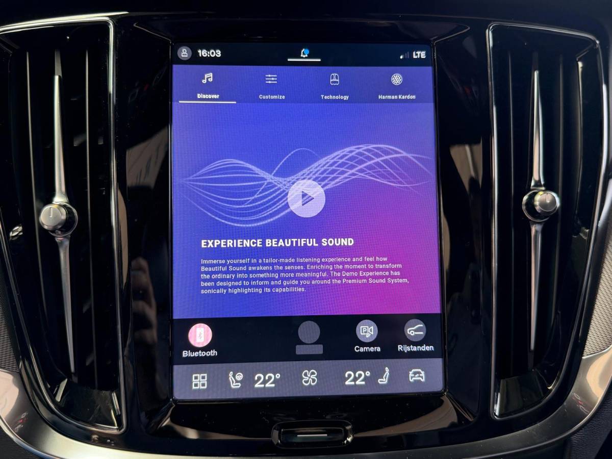 Volvo V60 Volvo V60 2.0 T6 Plug-in hybrid AWD Ultra Dark, Pano, HUD, Leer, Elektrische stoelen, stoel/Stuurverwarming, Harman kardon,