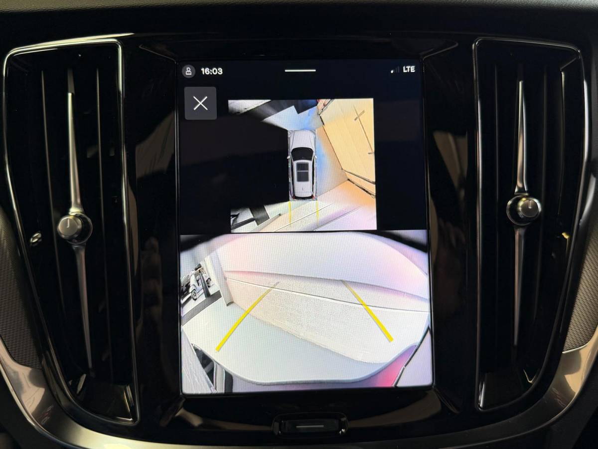 Volvo V60 Volvo V60 2.0 T6 Plug-in hybrid AWD Ultra Dark, Pano, HUD, Leer, Elektrische stoelen, stoel/Stuurverwarming, Harman kardon,