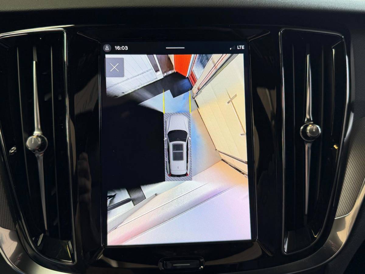 Volvo V60 Volvo V60 2.0 T6 Plug-in hybrid AWD Ultra Dark, Pano, HUD, Leer, Elektrische stoelen, stoel/Stuurverwarming, Harman kardon,