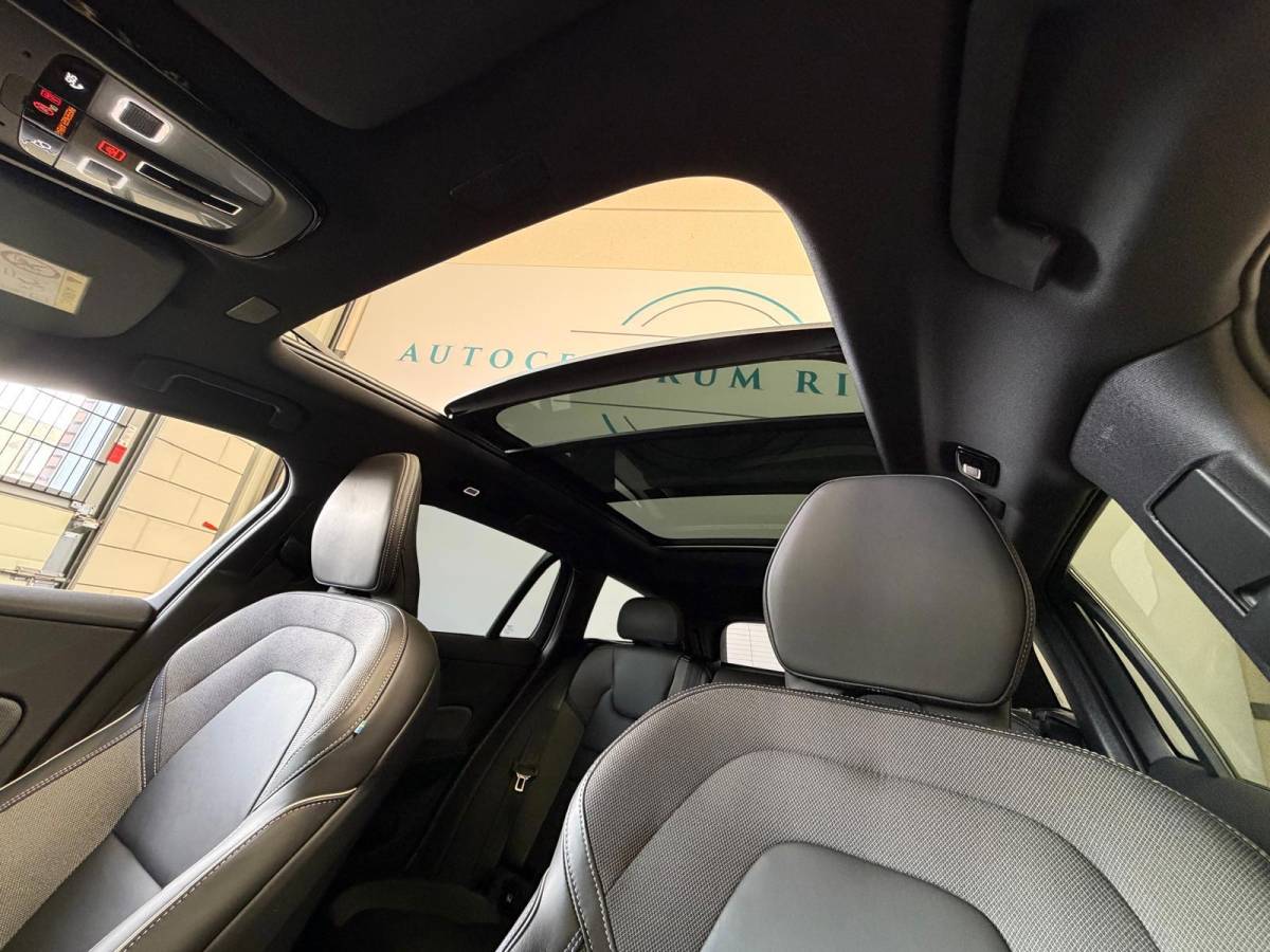 Volvo V60 Volvo V60 2.0 T6 Plug-in hybrid AWD Ultra Dark, Pano, HUD, Leer, Elektrische stoelen, stoel/Stuurverwarming, Harman kardon,