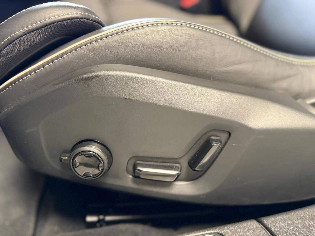 Volvo V60 Volvo V60 2.0 T6 Plug-in hybrid AWD Ultra Dark, Pano, HUD, Leer, Elektrische stoelen, stoel/Stuurverwarming, Harman kardon,