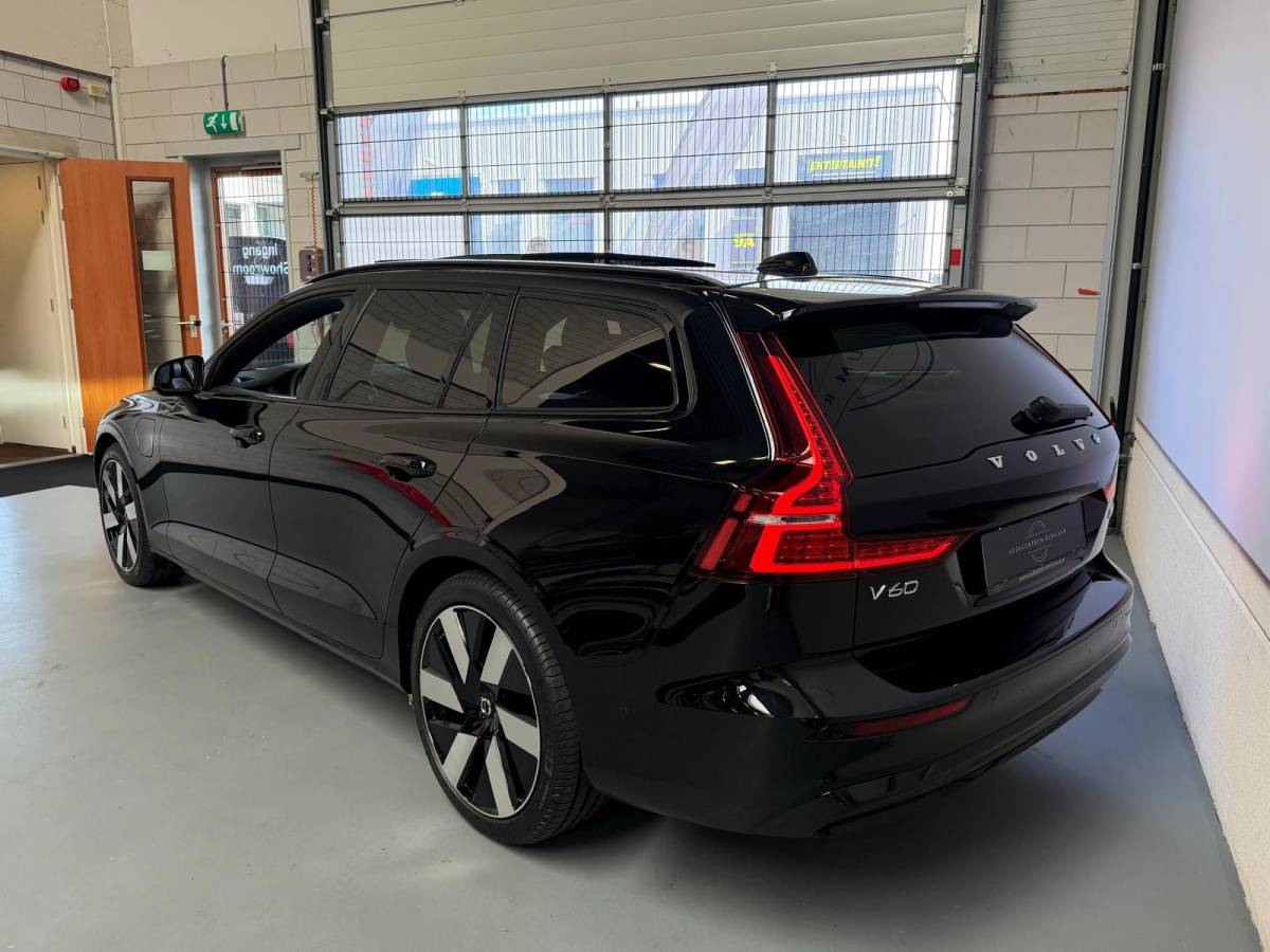 Volvo V60 Volvo V60 2.0 T6 Plug-in hybrid AWD Ultra Dark, Pano, HUD, Leer, Elektrische stoelen, stoel/Stuurverwarming, Harman kardon,