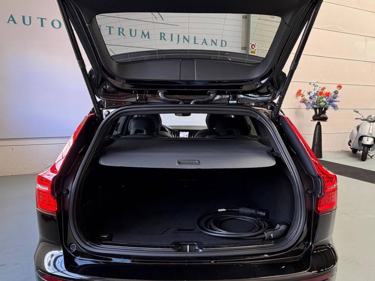 Volvo V60 Volvo V60 2.0 T6 Plug-in hybrid AWD Ultra Dark, Pano, HUD, Leer, Elektrische stoelen, stoel/Stuurverwarming, Harman kardon,