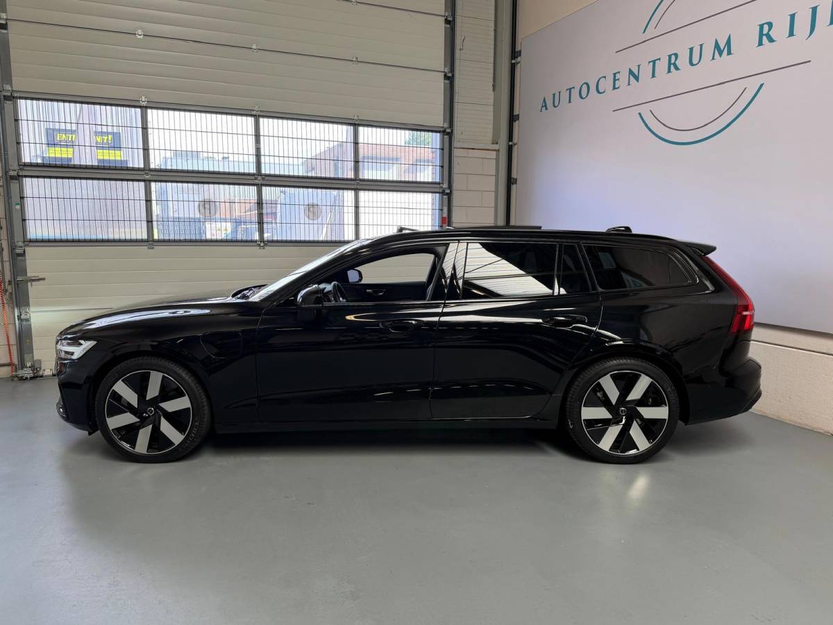 Volvo V60 Volvo V60 2.0 T6 Plug-in hybrid AWD Ultra Dark, Pano, HUD, Leer, Elektrische stoelen, stoel/Stuurverwarming, Harman kardon,