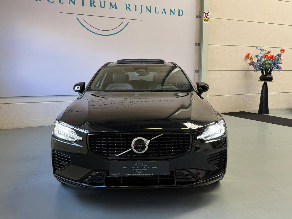 Volvo V60 Volvo V60 2.0 T6 Plug-in hybrid AWD Ultra Dark, Pano, HUD, Leer, Elektrische stoelen, stoel/Stuurverwarming, Harman kardon,
