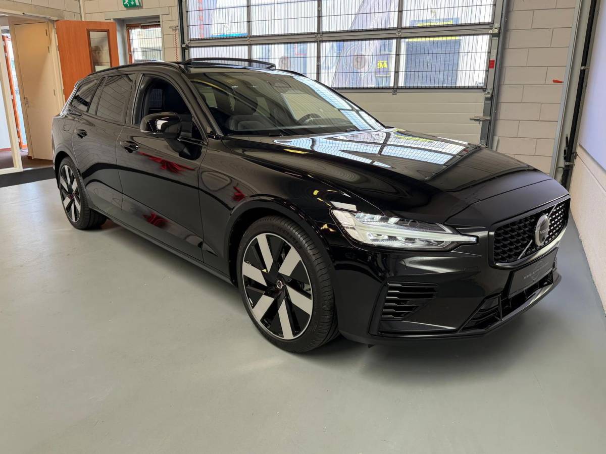 Volvo V60 Volvo V60 2.0 T6 Plug-in hybrid AWD Ultra Dark, Pano, HUD, Leer, Elektrische stoelen, stoel/Stuurverwarming, Harman kardon,